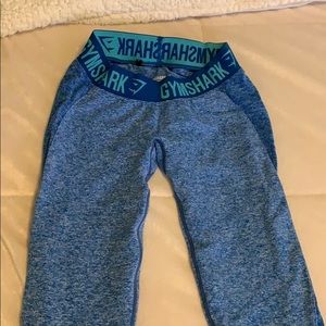 Gym shark leggings